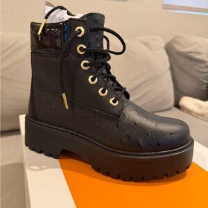 Timberland STONE STREET IN LACE WATERPROOF
BLACK FULL GRAIN Size 6.5